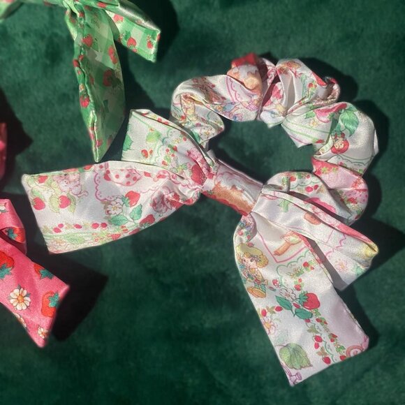 SOLD - NWOT Dolls Kill X Strawberry Shortcake Hair Bow Scrunchy Set of 3 - Picture 4 of 6